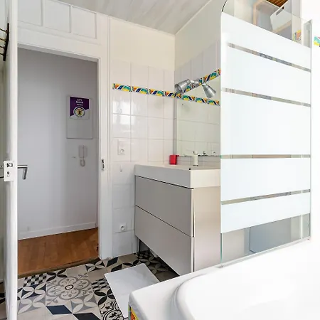 2 Avec Garage A Apartment *