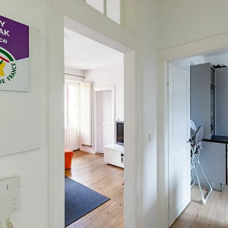 2 Avec Garage A Apartment